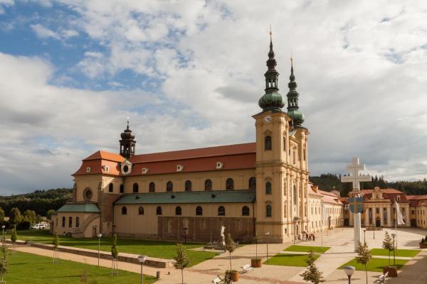 Na fotografii je vidět objekt Velehradský dům sv Cyrila a Metoděje Velehrad - Apartmán nacházející se ve městě Salaš.