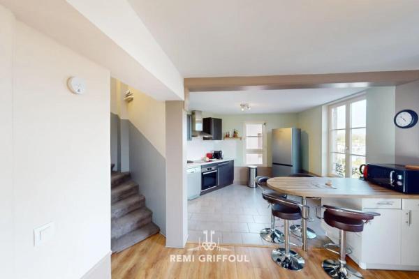 A la foto es mostra l'objecte Duplex Traversière Spacious 100m from the Port 4 Guests situat a la ciutat de Honfleur.