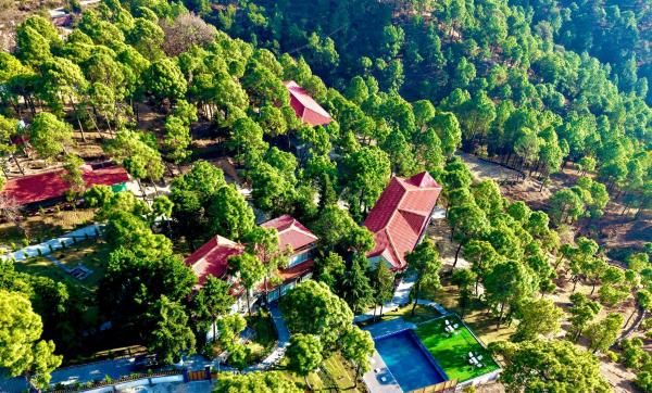 A la foto es mostra l'objecte adiMOUNT-Kumaon Eco Resort situat a la ciutat de Dwārāhāt.