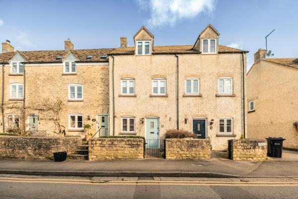 A la foto es mostra l'objecte Stylish Retreat with Private Garden in Tetbury situat a la ciutat de Beverstone.