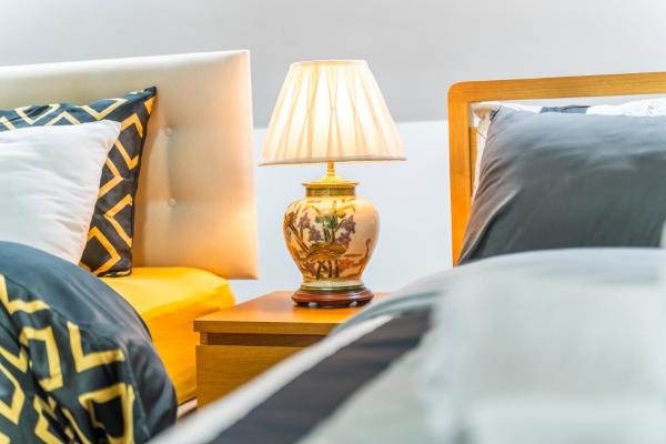 Exquisite 2-Bedroom Penthouse-Sleeps 7-Free Parking with Workspace & High-Speed WiFi, Birmingham
