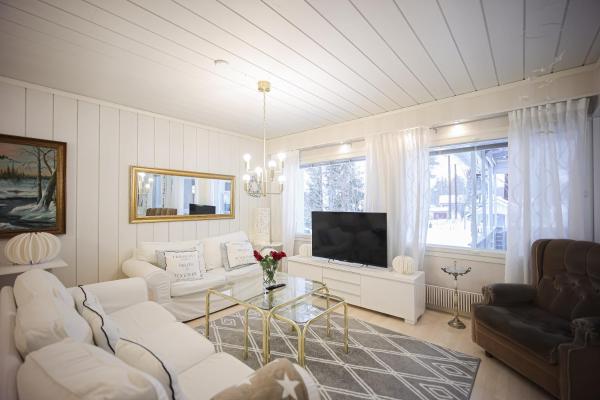 Villa Raikka - 3bdr - Sauna - Wi-fi - Private Parking - Rovaniemi