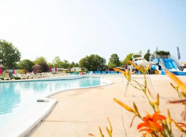 A la foto es mostra l'objecte Bungalow confortable à Onzain avec piscine partagée situat a la ciutat de Seillac.