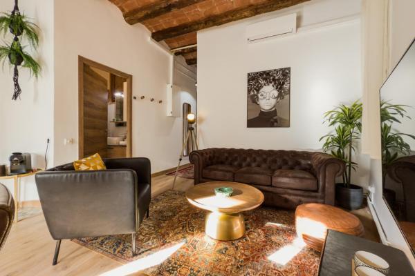 Magalhaes · Trad flat in Poble Sec, near ramblas, Barcelona