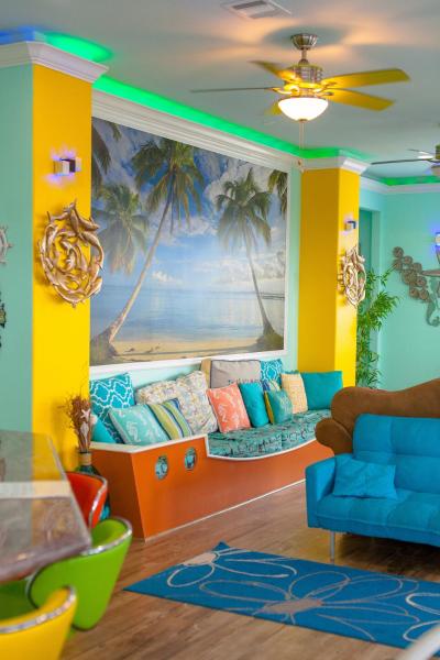 A la foto es mostra l'objecte Sea Palace, On the Beach situat a la ciutat de Surfside Beach.