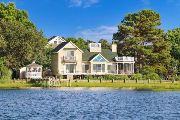 Windshadow - Waterfront & Pet Friendly! - Chincoteague, VA