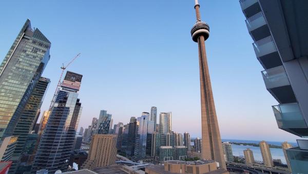 Na fotografii je vidět objekt CN Tower-Lake view 2 bedrooms DOWNTOWN- Free Parking nacházející se ve městě Toronto.