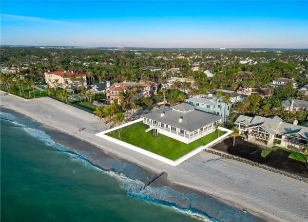 Na fotografii je vidět objekt Private Beach Oceanfront Mansion in Naples LUXURY nacházející se ve městě Naples.