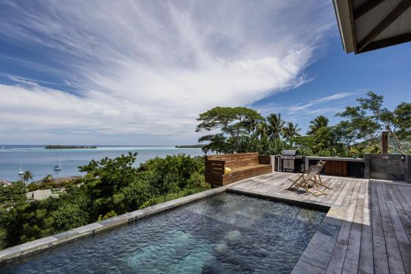 2 Br. Panoramic Lagoon View Villa: Poolside Paradise, Gourmet Kitchen - Bora-Bora