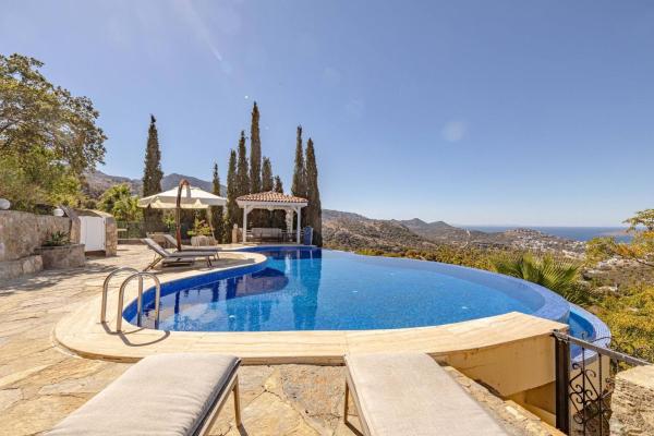 Auf dem Foto ist das Objekt Luxurious Villa in Yalikavak with Private Pool and Breathtaking Sea Views in der Stadt Farilya zu sehen.