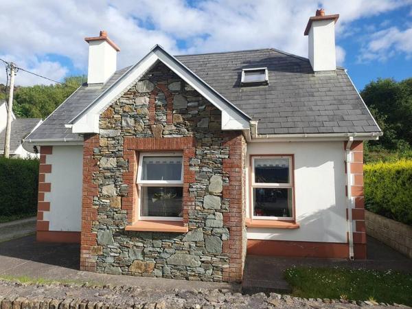 På billedet ses objektet Glenbeigh Village - Ring of Kerry beliggende i byen Glencar.