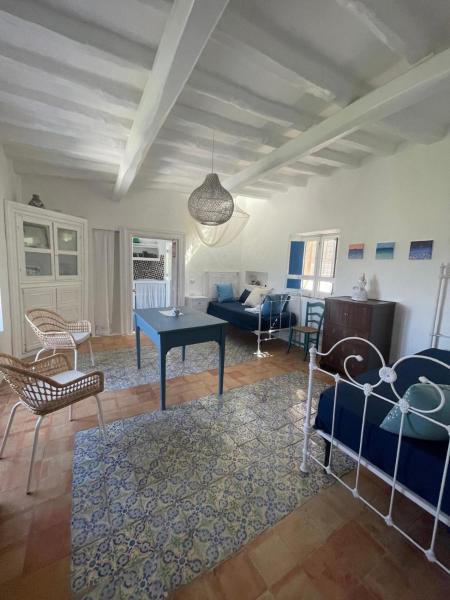 A la foto es mostra l'objecte Casa Aimee situat a la ciutat de Stromboli.