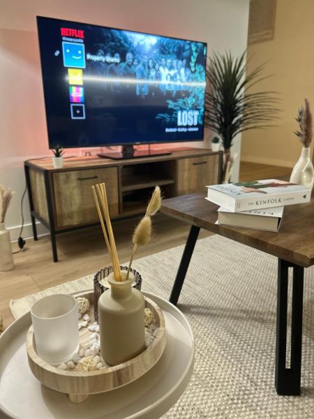 Central Manchester Bohemian Apartment With Terrace & Gym, Manchester
