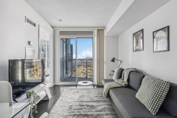 Na fotografii je vidět objekt Elegant Condo, Toronto Views , CityPlace Downtown nacházející se ve městě Toronto.