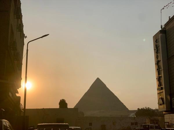 På billedet ses objektet Tut Pyramids beliggende i byen Kairo.