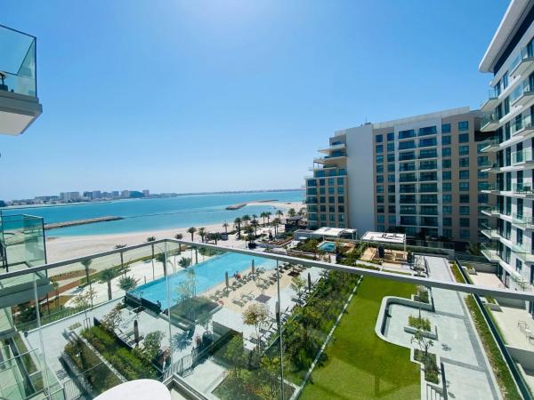 Na zdjęciu widoczny jest obiekt Address Vista Bahrain położony w mieście Rayyā.