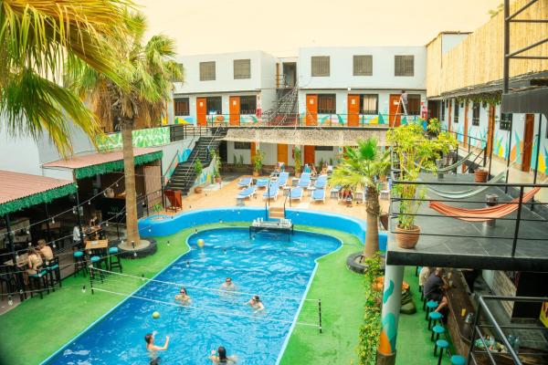 Wild Rover Huacachina, Ика