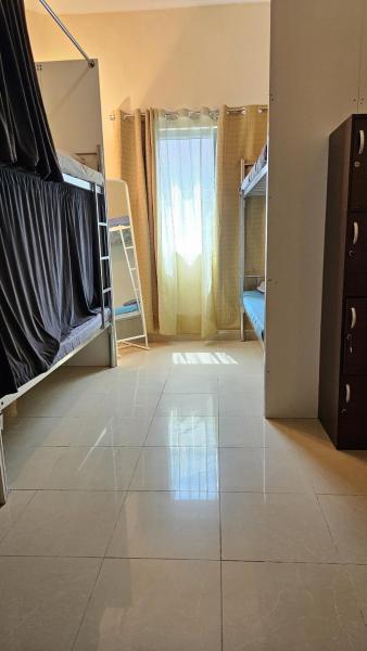 Στη φωτογραφία φαίνεται το αντικείμενο Paradiso Hostel που βρίσκεται στην πόλη Al Dhafra.