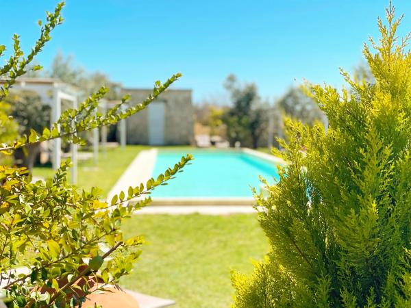 Na fotografii je vidět objekt Masseria Vittoria nacházející se ve městě Acaya.