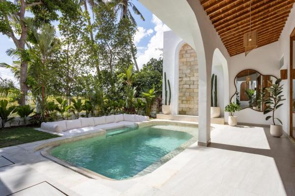 A la foto es mostra l'objecte Luxurious 2BR Pool Villa, Scenic Rice Field Views - Lumora Villa Seseh situat a la ciutat de Cemagi.