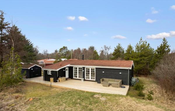 Na fotografii je vidět objekt Cozy Home In Ålbæk With Wifi nacházející se ve městě Ålbæk.