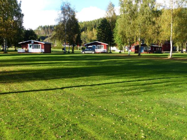 Na zdjęciu widoczny jest obiekt Björkebo Camping położony w mieście Stöllet.