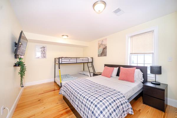 Zdjęcie 9: 39 - 3BR Quincy - Stunning Townhouse near Adams