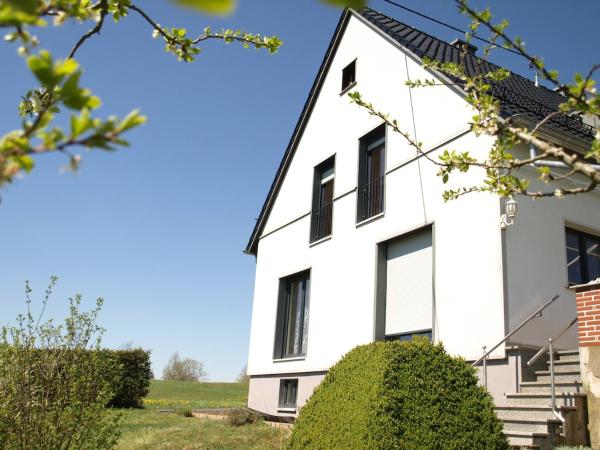 A la foto es mostra l'objecte Ferienwohnung mit Fernsicht, Eifel, Nürburgring situat a la ciutat de Borler.
