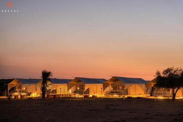 På bildet vises objektet Zostel Sam Desert (Jaisalmer) som ligger i byen Sām.