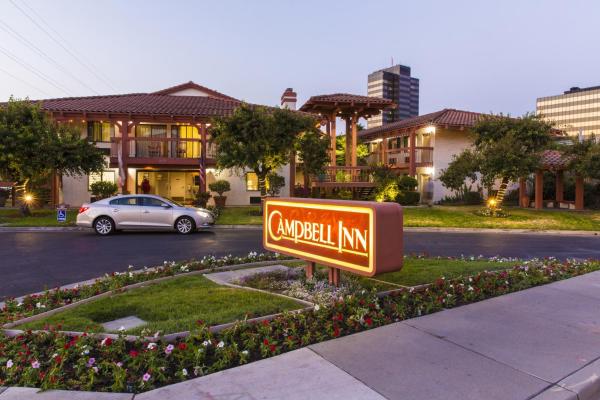 Na fotografii je vidět objekt Campbell Inn Hotel nacházející se ve městě Campbell.
