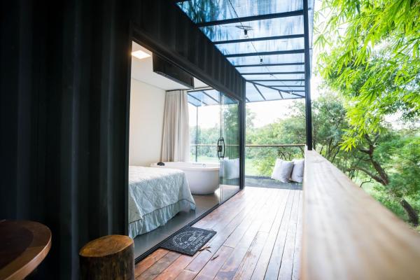 På bilden syns objektet Pousada Sunrise Container som ligger i staden Araçoiaba da Serra.