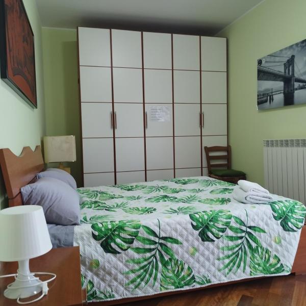 写真にはミラノ市にあるCamera Matrimoniale, Politecnico Milano Bovisa e Fiera RHOが写っています。