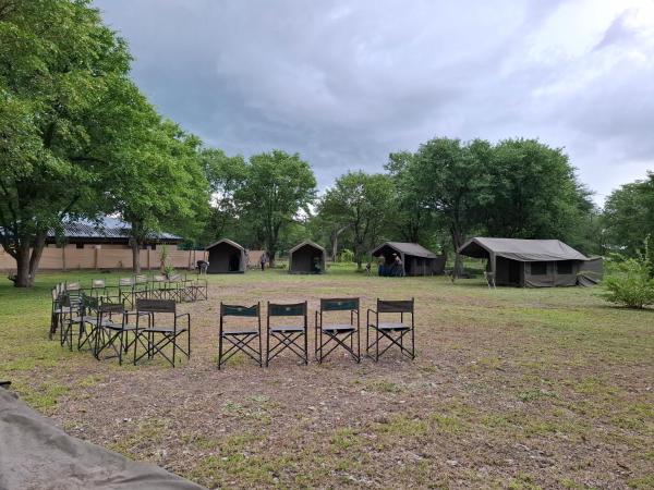 Se xaxa Camp, Маун