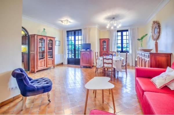 A la foto es mostra l'objecte La Maison de Rosyne situat a la ciutat de Aubas.