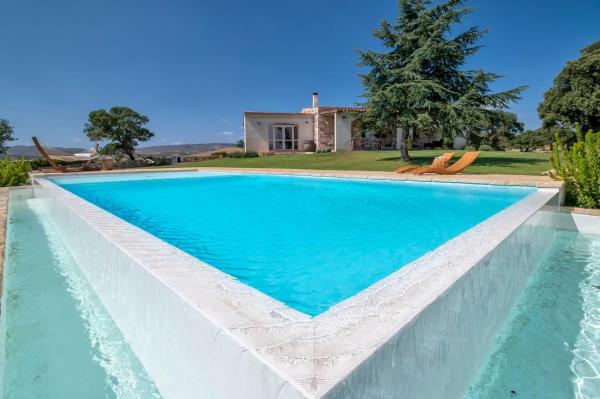 Na fotografii je vidět objekt Villa Shardana Heated Pool SPA Nature Relaxation nacházející se ve městě Cheremule.