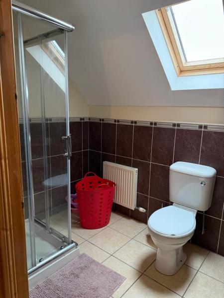 Foto 8: #3 - Spacious Ensuite Double Room with Sofa in Leitrim