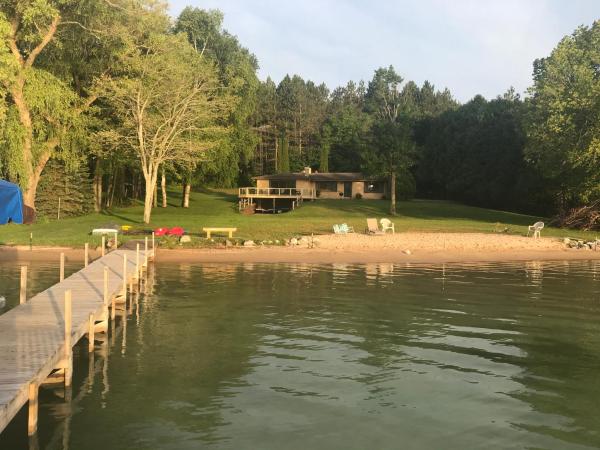 Beautiful Walloon Lake Home - September Availability!! - Petoskey, MI