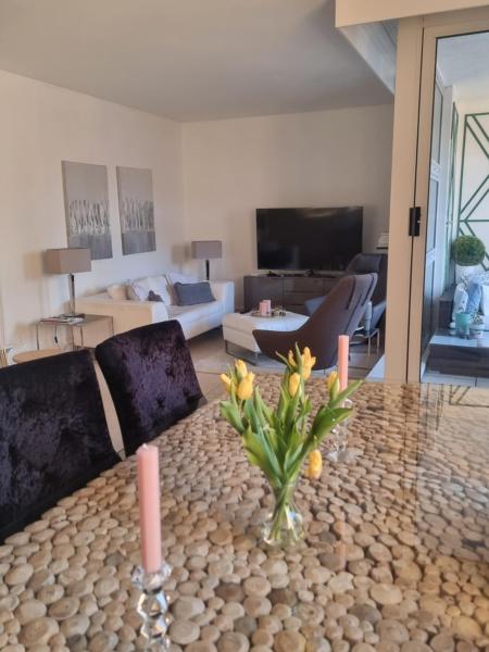 Chelsea Harbour View Apartment - Chelsea