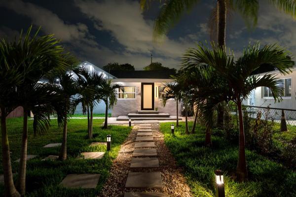 Luxury Casa Cusco With Hot Tub - Hallandale Beach, FL