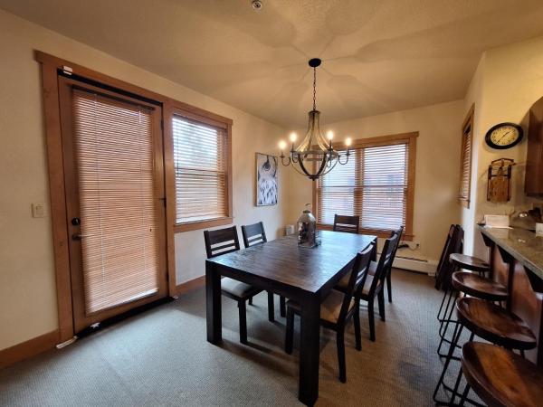 A la foto es mostra l'objecte 3BR Red Hawk Townhome - Gondola Access townhouse situat a la ciutat de Keystone.