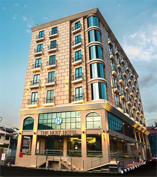 Na fotografii je vidět objekt The Host Hotel nacházející se ve městě Ipoh.