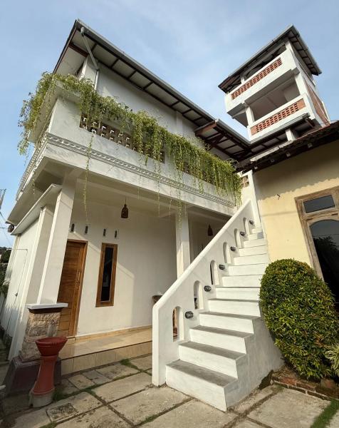 A la foto es mostra l'objecte Watukarung Kaderi's Home situat a la ciutat de Pacitan.
