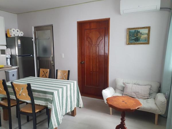 A la foto es mostra l'objecte 설악산 돌담마을 메종 situat a la ciutat de Sokcho.