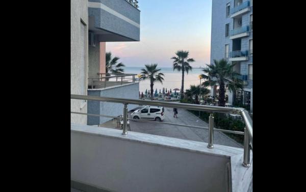 Na fotografii je vidět objekt Kokomani Apartments nacházející se ve městě Durrës.