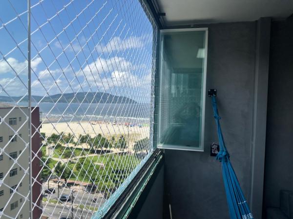 A la foto es mostra l'objecte Apartamento novo, moderno, completíssimo à beira mar situat a la ciutat de Santos.
