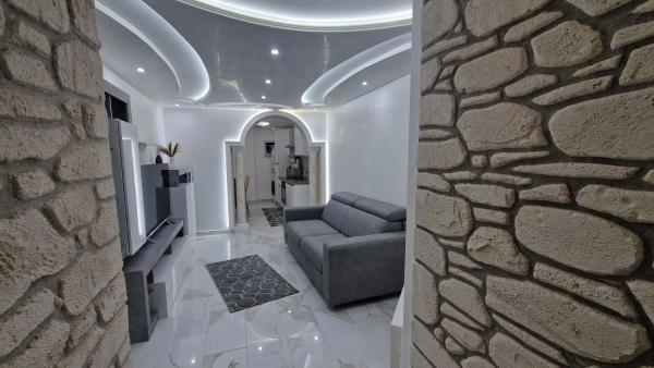 Giù - Sal's Home, Catania