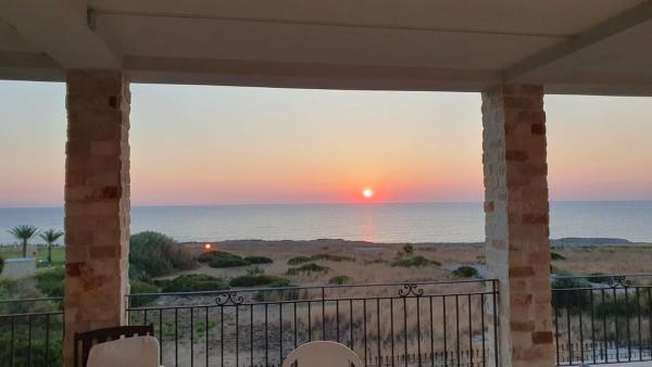 Na fotografii je vidět objekt Villa Maestrale vacation home with sea view and Etna nacházející se ve městě Brucoli.