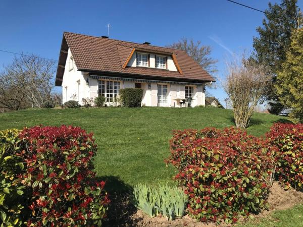 Na foto é possível ver o objeto Gite des roses localizado na cidade de Pierre-de-Bresse.