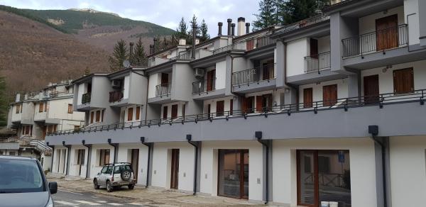 Na fotografii je vidět objekt Casa Cardosa nacházející se ve městě Visso.