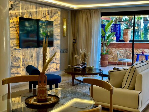 A la foto es mostra l'objecte Yves Saint Laurent Jacuzzi Elegance situat a la ciutat de Marràqueix.